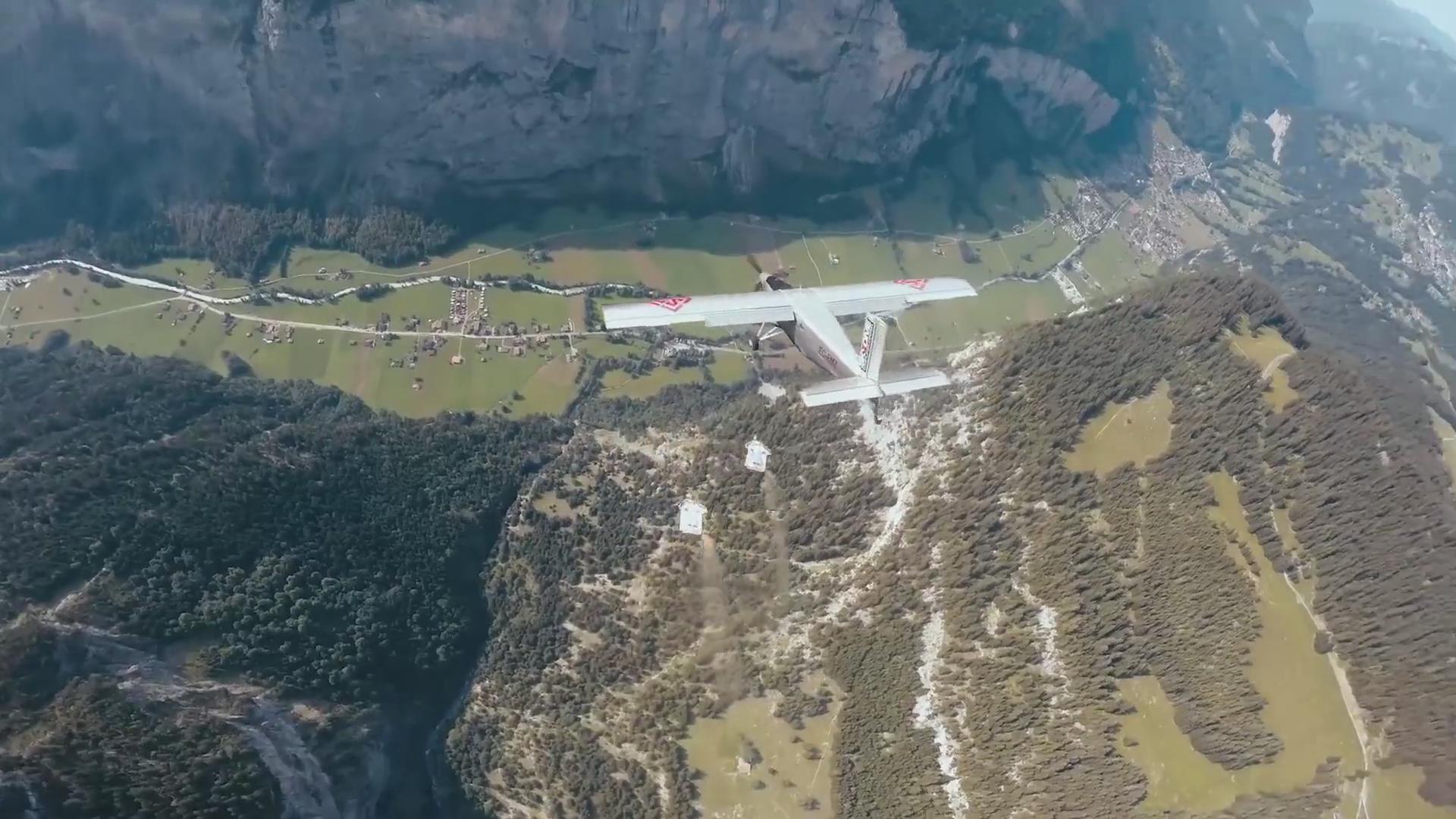 【红牛敢死队】世界上最危险的翼装飞行：从雪山飞入滑翔机
